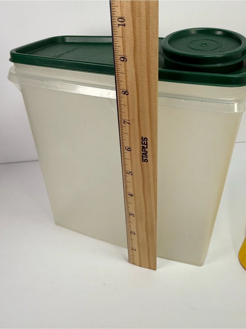 Tupperware Cereal Keeper Storage Container #469-20 GREEN Flip Lid #471-9